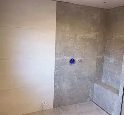 Bad_graue_Dusche_fleckig_01.jpg