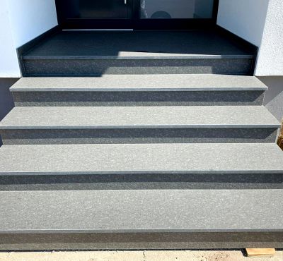 Treppe_Tür_Black_01.jpg