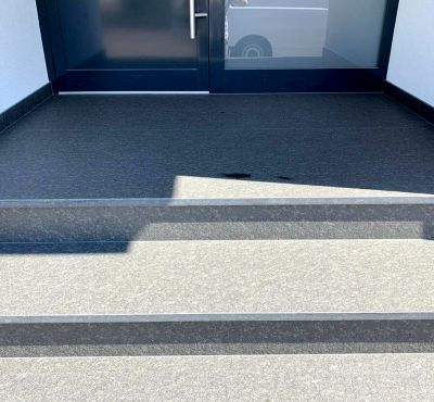 Treppe_Tür_Black_04.jpg
