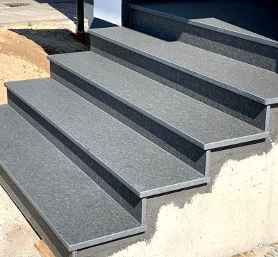 Treppe_Tür_Black_02.jpg